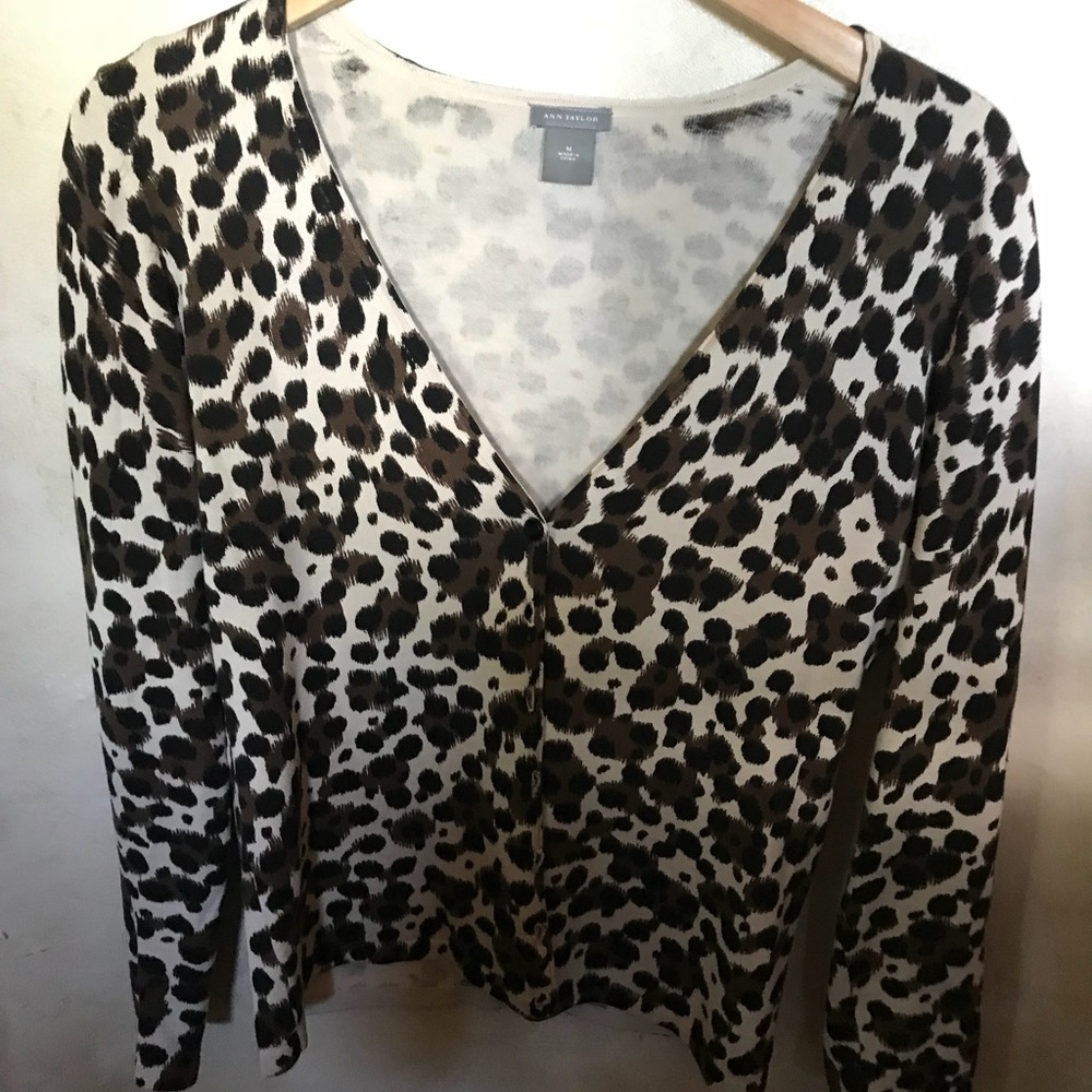 Ann Taylor lightwght animal print short cardigan